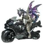 Drache auf Motorrad mit Licht
